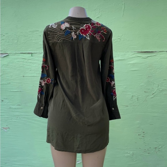 Johnny Was Green Asymmetrical Embellished Blouse - Picture 4 of 9